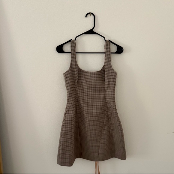 Beth Mini Dress - Picture 1 of 4